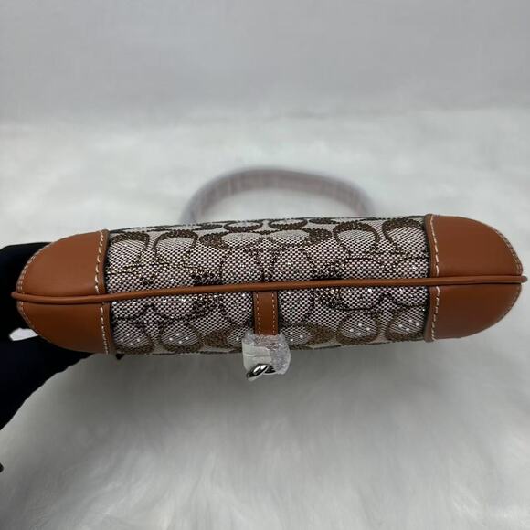 Coach Hamptons Hobo Bag In Crystal Signature Jacquard CW654 NWT - Picture 7 of 10